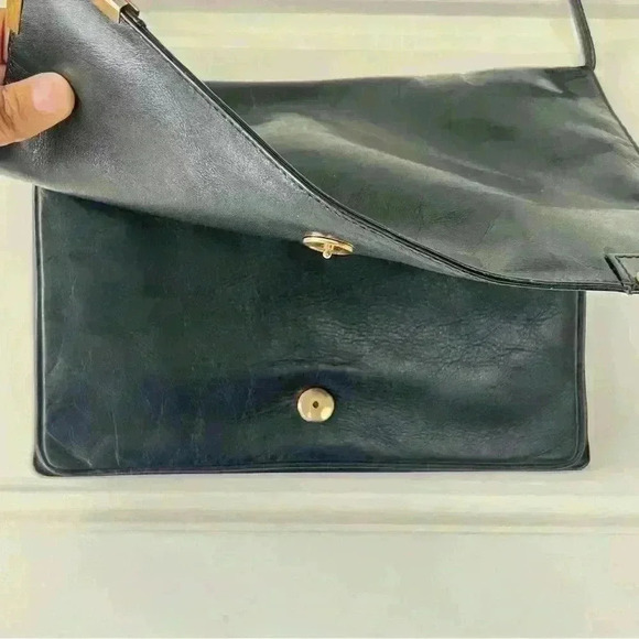 VINTAGE LEATHER SHOULDER BAG  GOLD HARDWARE - Picture 3 of 13